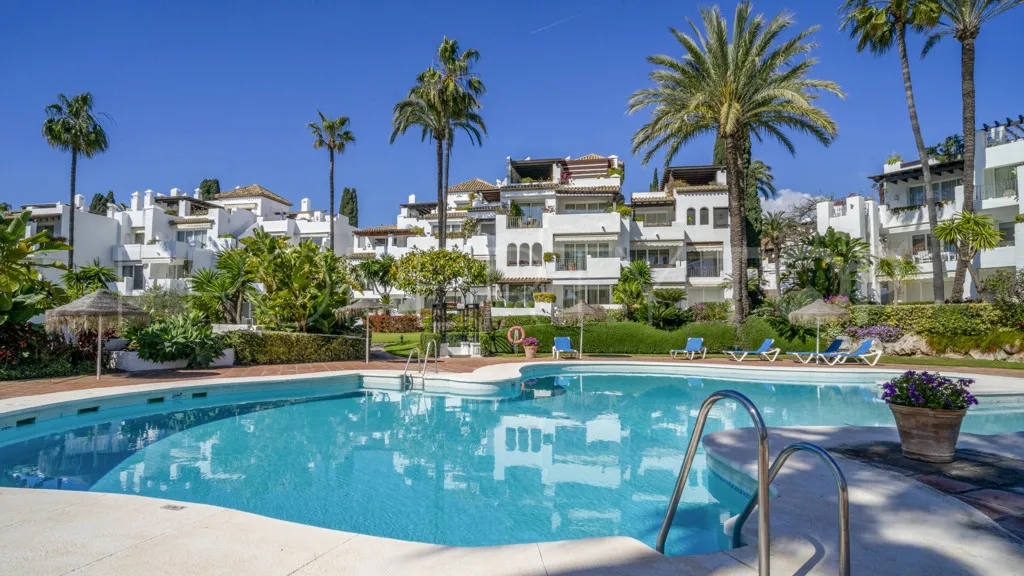 For sale 2 bedrooms apartment in Alcazaba Beach