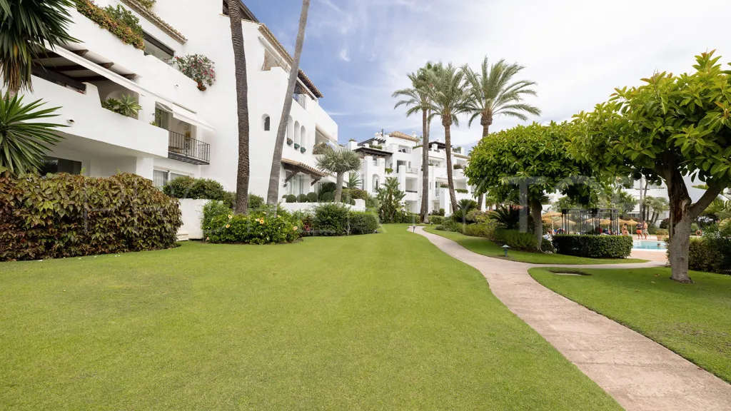 For sale 2 bedrooms apartment in Alcazaba Beach