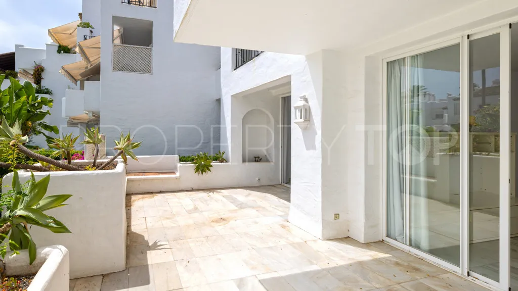 For sale 2 bedrooms apartment in Alcazaba Beach