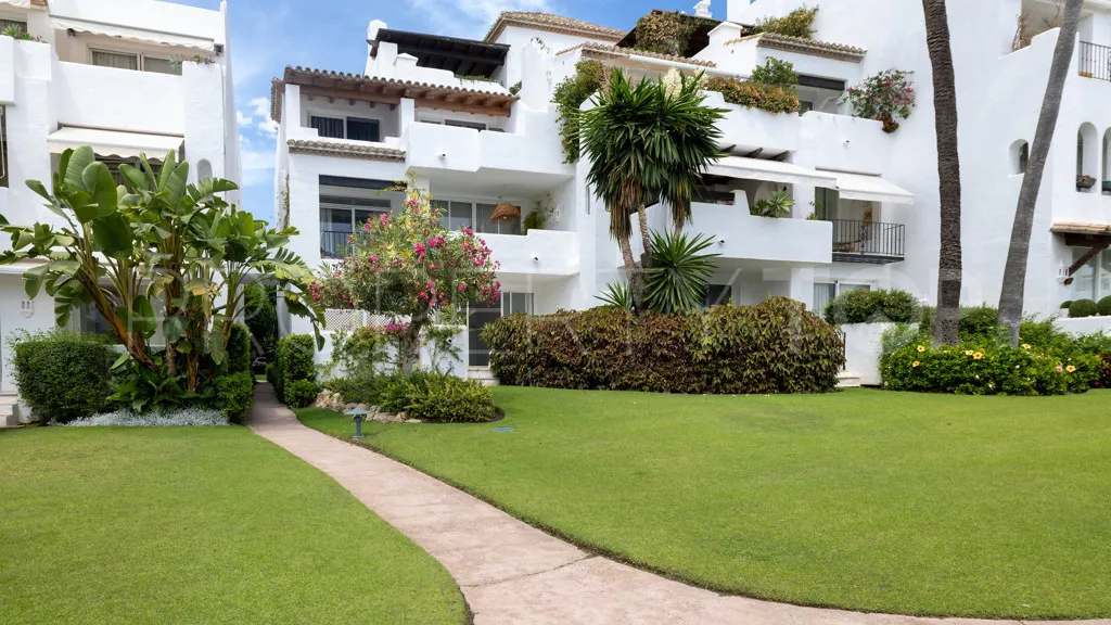 For sale 2 bedrooms apartment in Alcazaba Beach