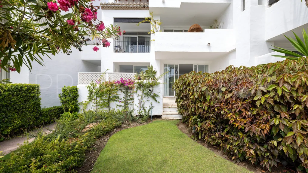 For sale 2 bedrooms apartment in Alcazaba Beach