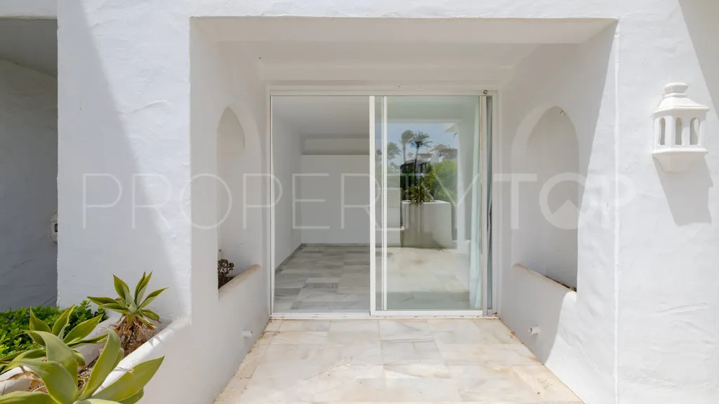 For sale 2 bedrooms apartment in Alcazaba Beach