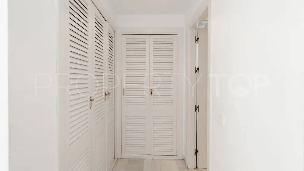 For sale 2 bedrooms apartment in Alcazaba Beach