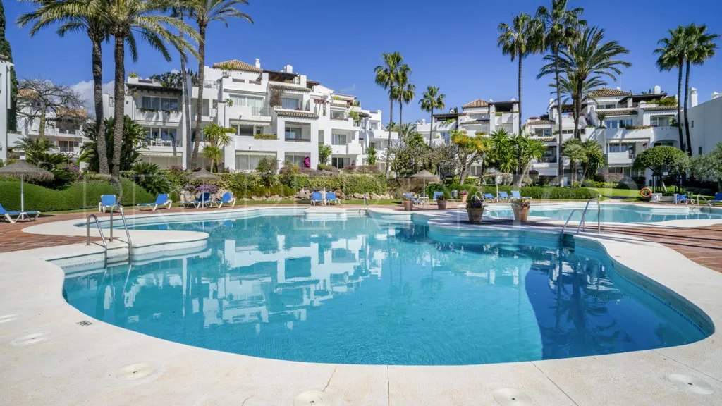 For sale 2 bedrooms apartment in Alcazaba Beach