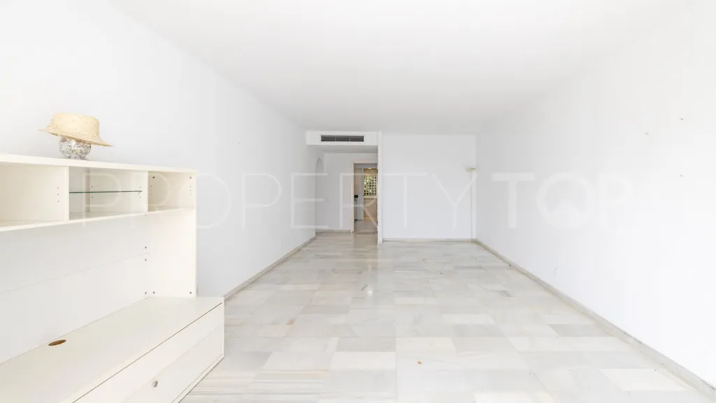 For sale 2 bedrooms apartment in Alcazaba Beach