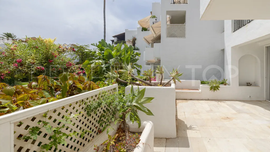 For sale 2 bedrooms apartment in Alcazaba Beach
