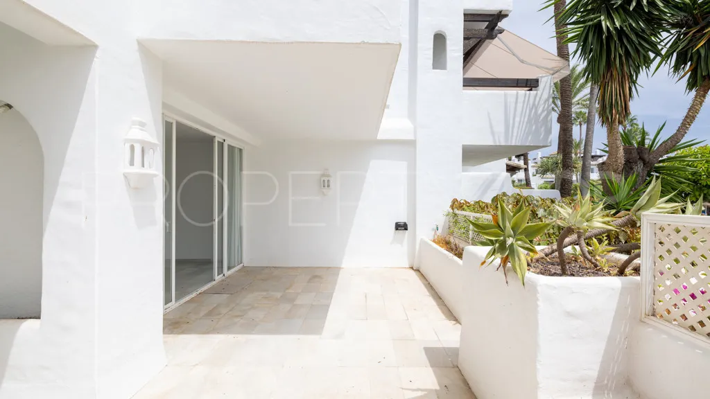 For sale 2 bedrooms apartment in Alcazaba Beach