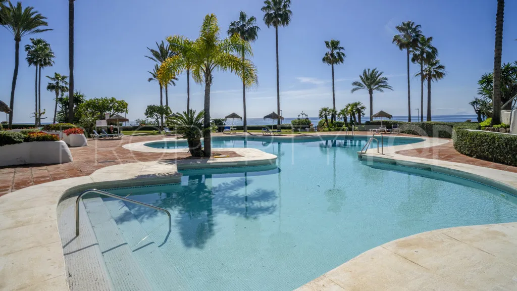 For sale 2 bedrooms apartment in Alcazaba Beach