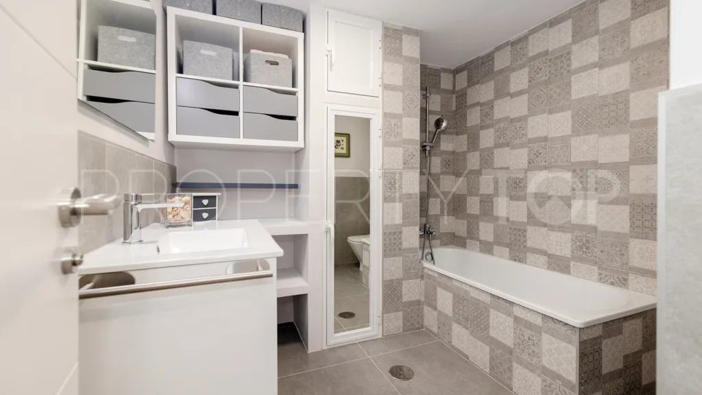 Estepona, apartamento con 3 dormitorios en venta