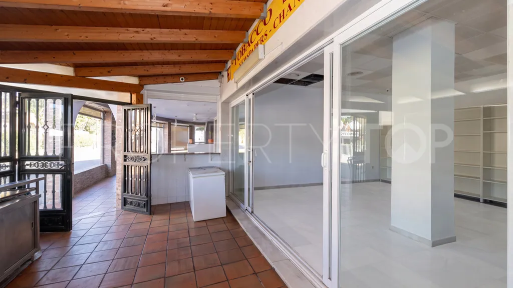 El Paraiso, edificio a la venta