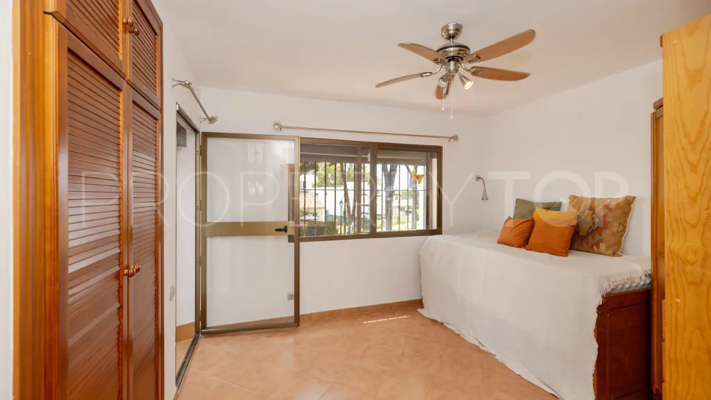 Se vende chalet en Benamara