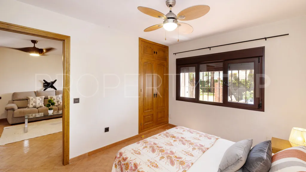Se vende chalet en Benamara