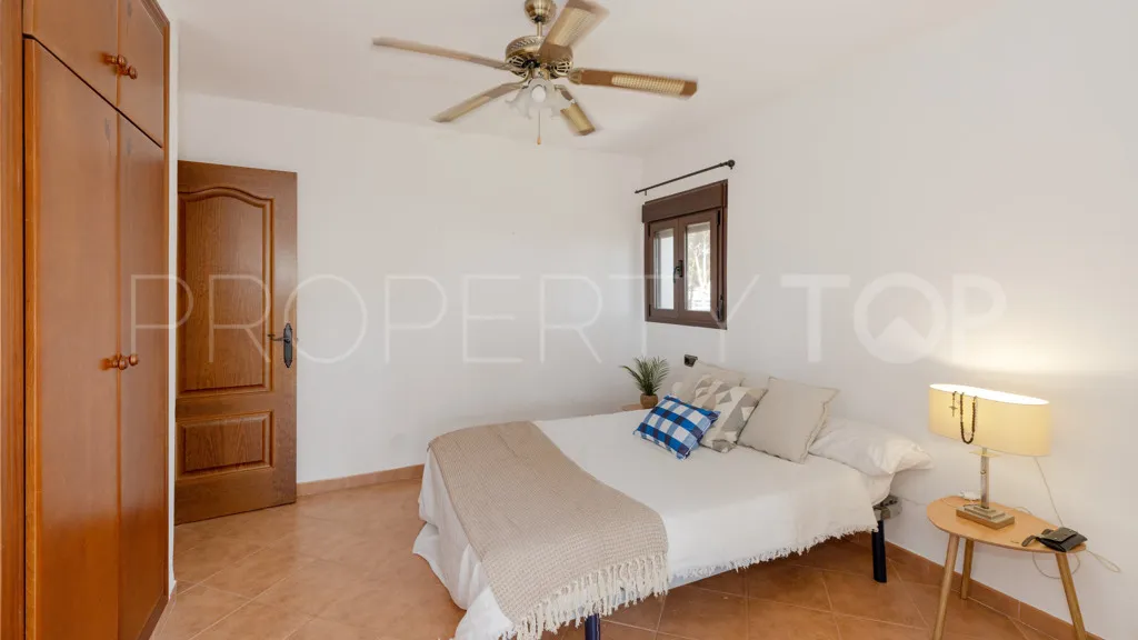 Se vende chalet en Benamara