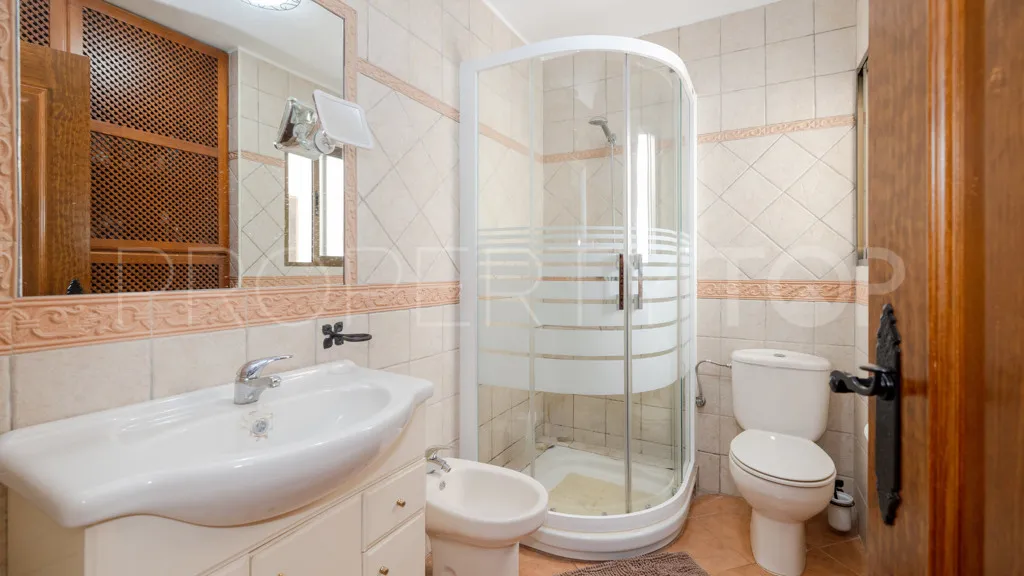 Se vende chalet en Benamara