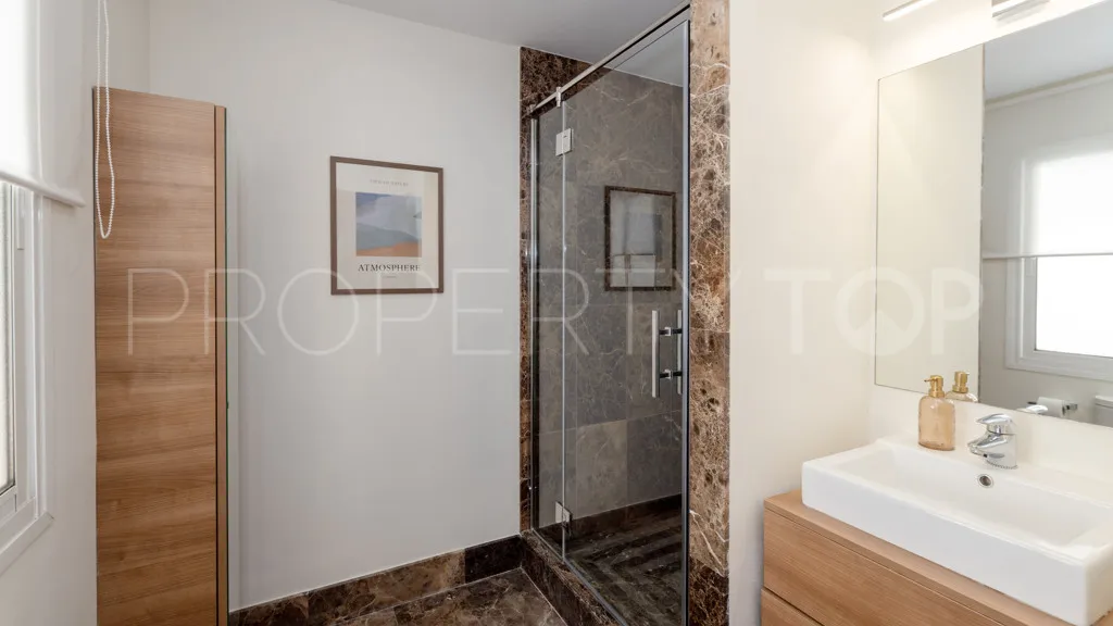 Se vende apartamento en Estepona Puerto de 3 dormitorios