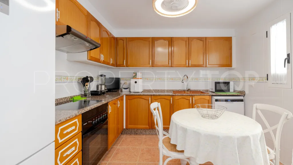 Apartamento de 3 dormitorios en venta en Estepona