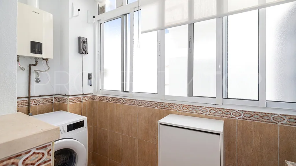 Apartamento de 3 dormitorios en venta en Estepona