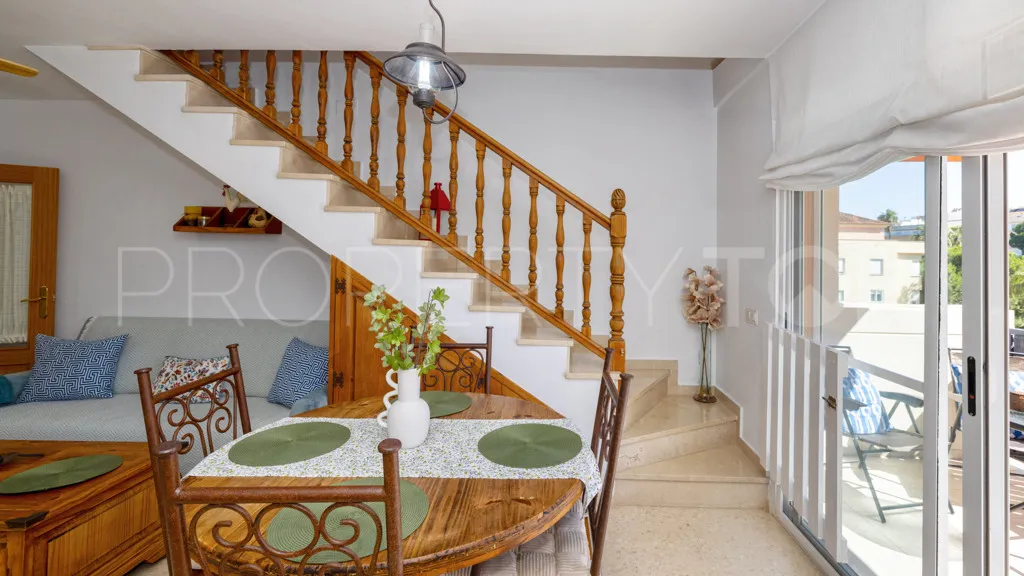 Apartamento de 3 dormitorios en venta en Estepona