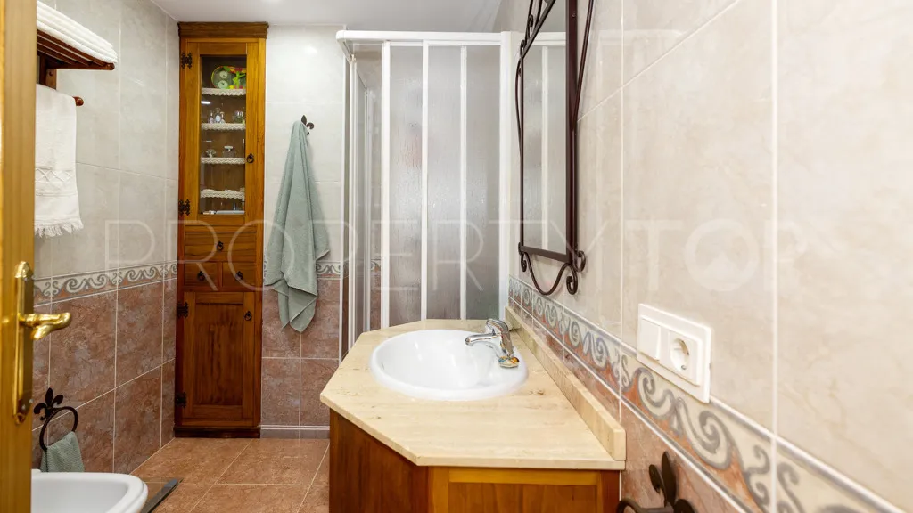Apartamento de 3 dormitorios en venta en Estepona