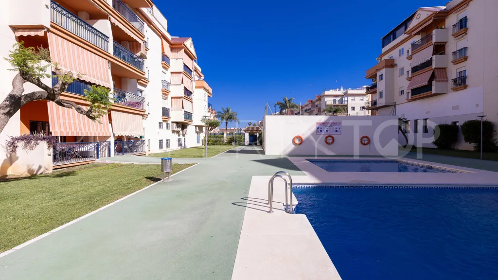 Apartamento de 3 dormitorios en venta en Estepona