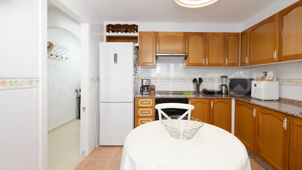Apartamento de 3 dormitorios en venta en Estepona