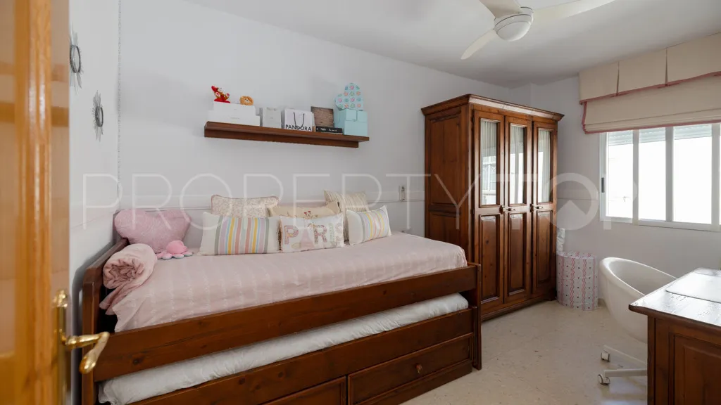 Apartamento de 3 dormitorios en venta en Estepona