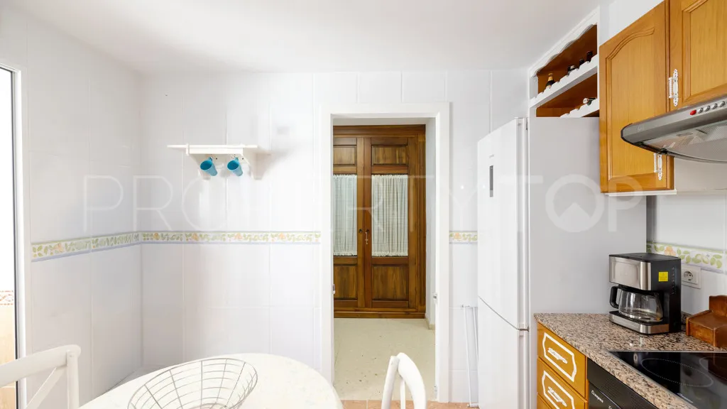 Apartamento de 3 dormitorios en venta en Estepona