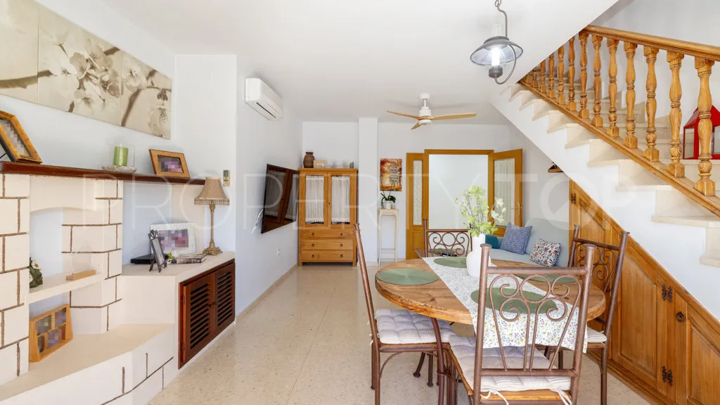 Apartamento de 3 dormitorios en venta en Estepona
