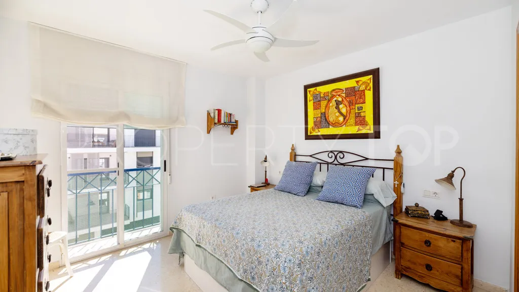 Apartamento de 3 dormitorios en venta en Estepona