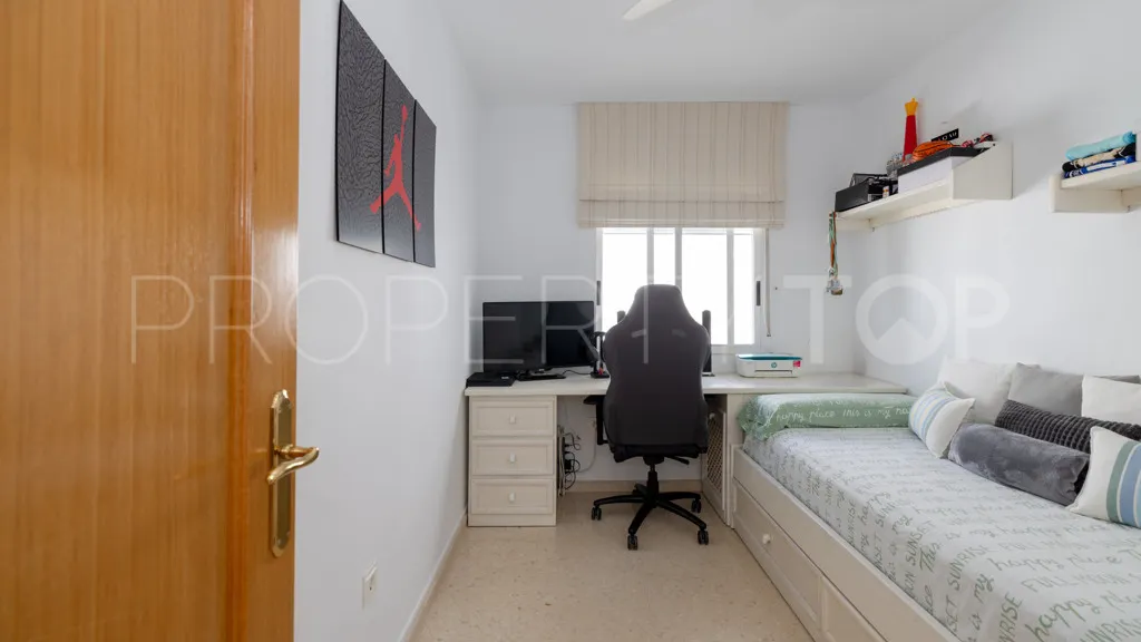 Apartamento de 3 dormitorios en venta en Estepona