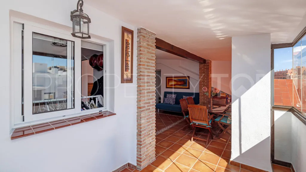 Apartamento de 3 dormitorios en venta en Estepona