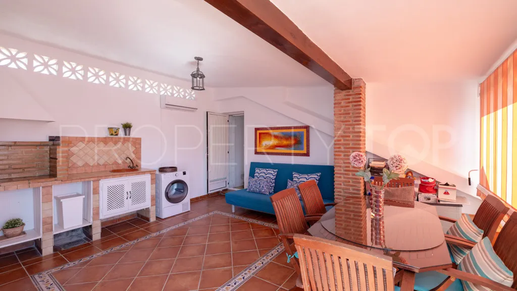 Apartamento de 3 dormitorios en venta en Estepona