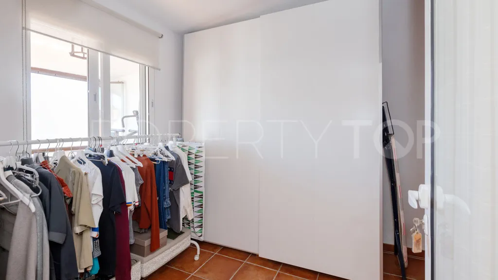 Apartamento de 3 dormitorios en venta en Estepona