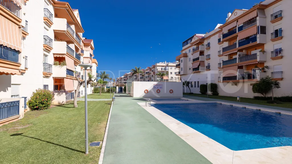 Apartamento de 3 dormitorios en venta en Estepona