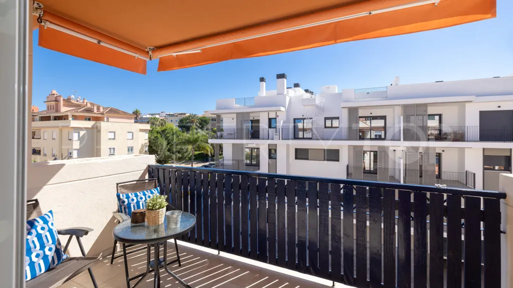 Apartamento de 3 dormitorios en venta en Estepona