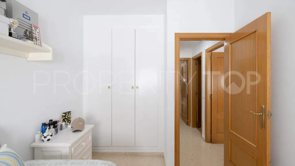 Apartamento de 3 dormitorios en venta en Estepona
