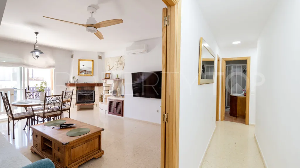Apartamento de 3 dormitorios en venta en Estepona