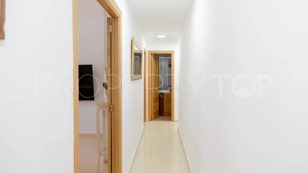 Apartamento de 3 dormitorios en venta en Estepona