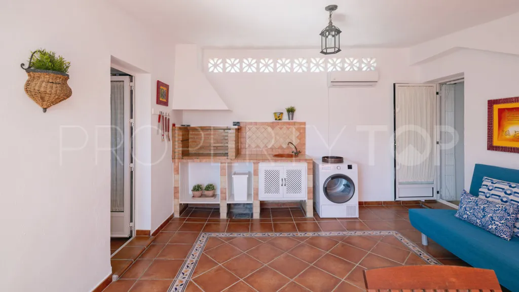 Apartamento de 3 dormitorios en venta en Estepona