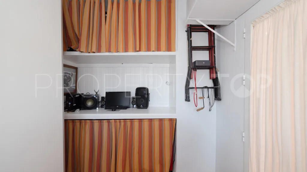 Apartamento de 3 dormitorios en venta en Estepona