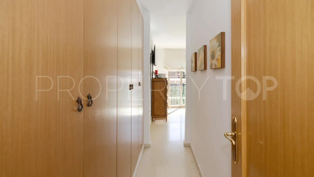 Apartamento de 3 dormitorios en venta en Estepona