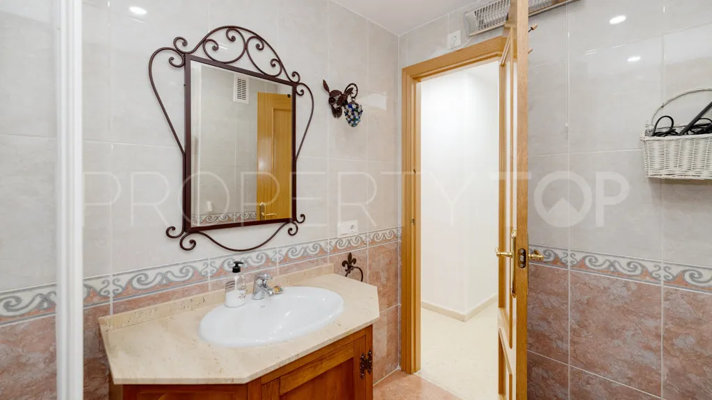 Apartamento de 3 dormitorios en venta en Estepona