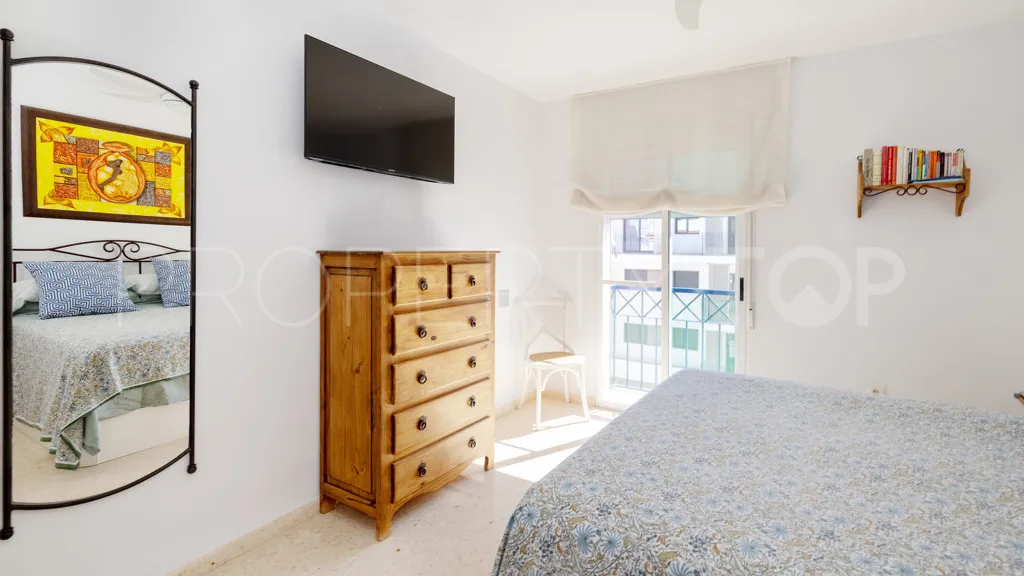 Apartamento de 3 dormitorios en venta en Estepona