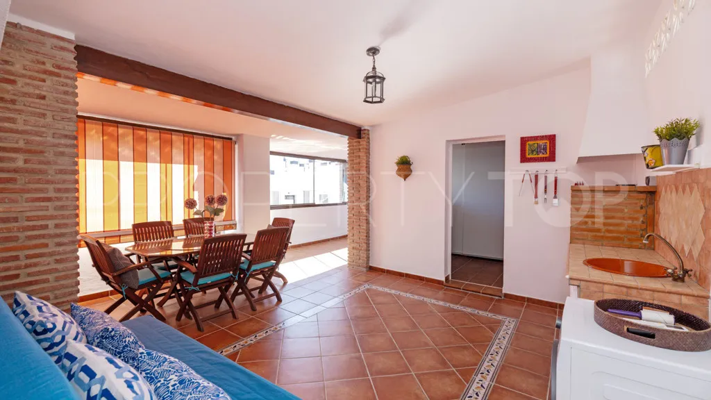 Apartamento de 3 dormitorios en venta en Estepona
