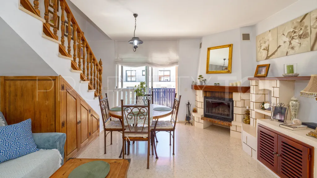 Apartamento de 3 dormitorios en venta en Estepona