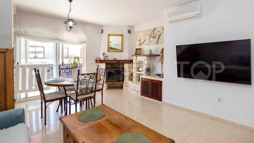 Apartamento de 3 dormitorios en venta en Estepona