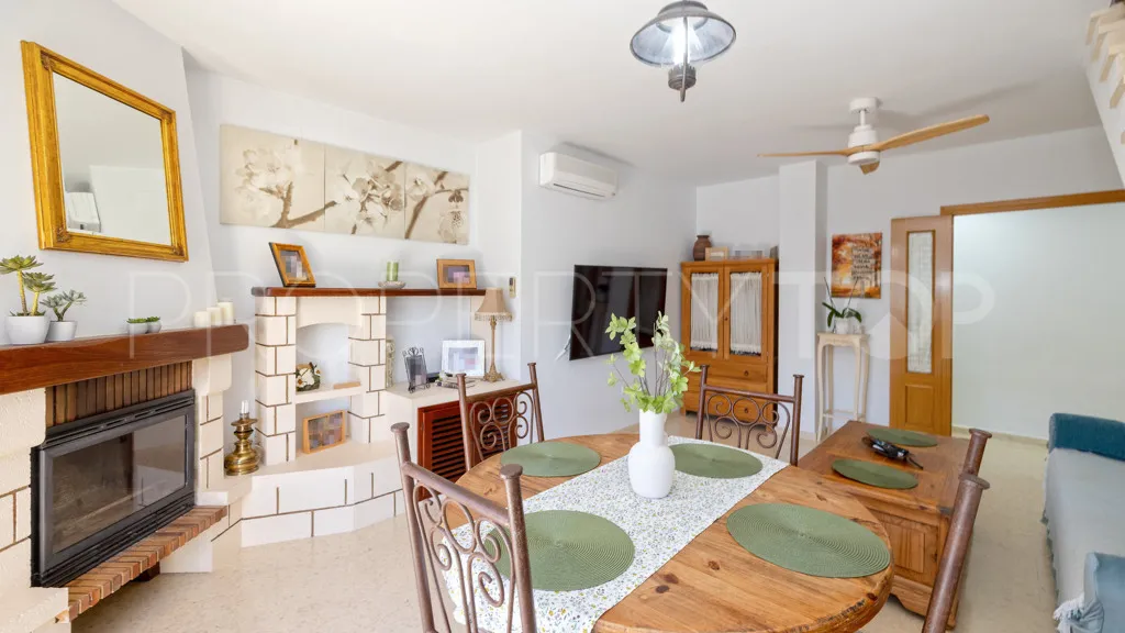 Apartamento de 3 dormitorios en venta en Estepona
