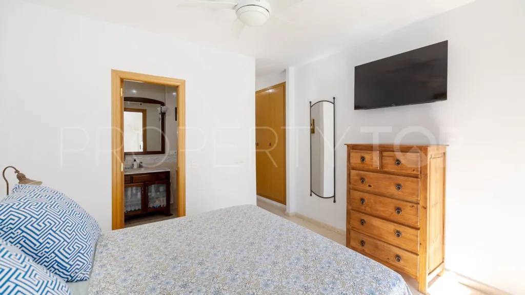 Apartamento de 3 dormitorios en venta en Estepona