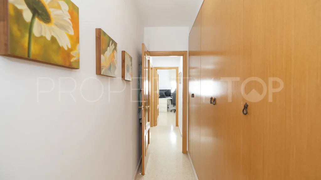 Apartamento de 3 dormitorios en venta en Estepona