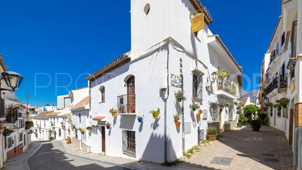 For sale chalet in Estepona
